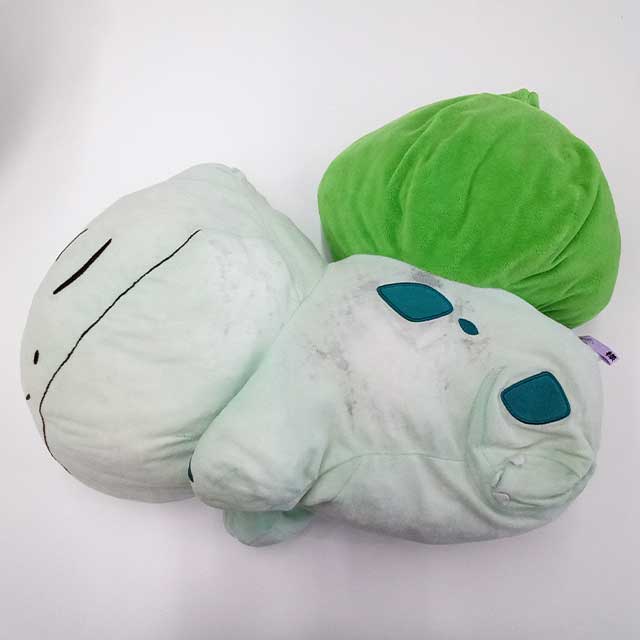 フシギダネぬいぐるみ修理前：生地が薄くなった状態